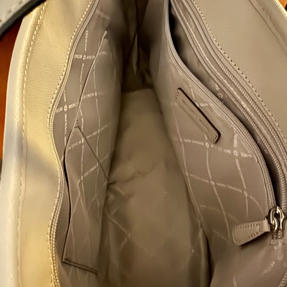 NWOT Michael Kors Zippered Tote - Picture 4 of 9